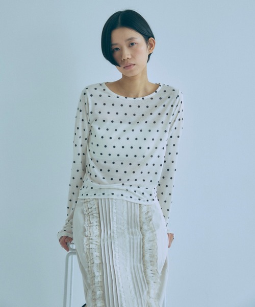 EN NEUME（エンノイム）の「Sheer Dotted Crewneck Long Tee（Tシャツ/カットソー・レディース・オフホワイト/グレー・FREE）」の3枚目の写真