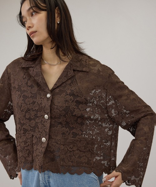 SALON adam et rope'（サロン アダム エ ロペ）の「スカラップレースクロップドシャツジャケット（その他アウター・レディース・ダークブラウン/ホワイト・FREE）」の2枚目の写真