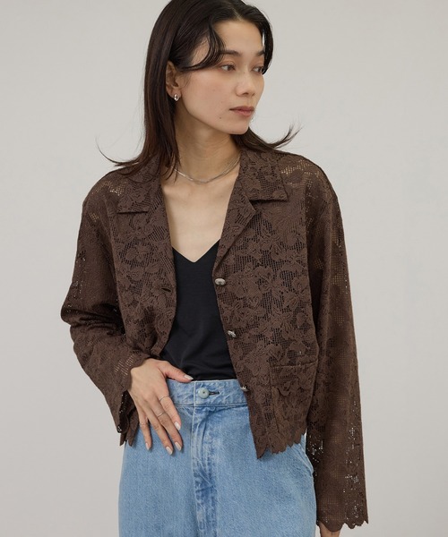SALON adam et rope'（サロン アダム エ ロペ）の「スカラップレースクロップドシャツジャケット（その他アウター・レディース・ダークブラウン/ホワイト・FREE）」の5枚目の写真