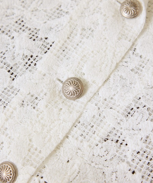 SALON adam et rope'（サロン アダム エ ロペ）の「スカラップレースクロップドシャツジャケット（その他アウター・レディース・ダークブラウン/ホワイト・FREE）」の3枚目の写真