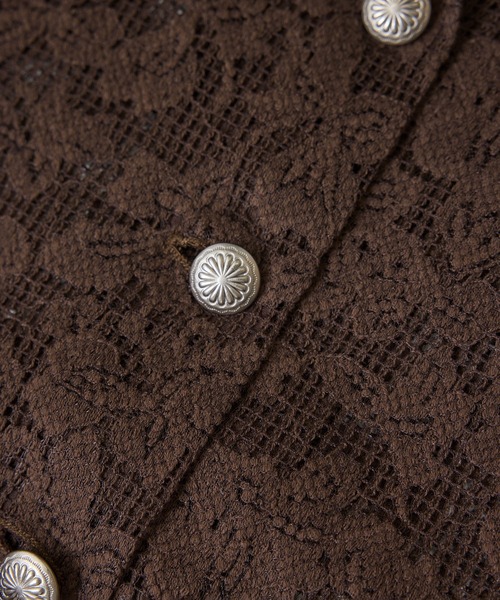 SALON adam et rope'（サロン アダム エ ロペ）の「スカラップレースクロップドシャツジャケット（その他アウター・レディース・ダークブラウン/ホワイト・FREE）」の4枚目の写真