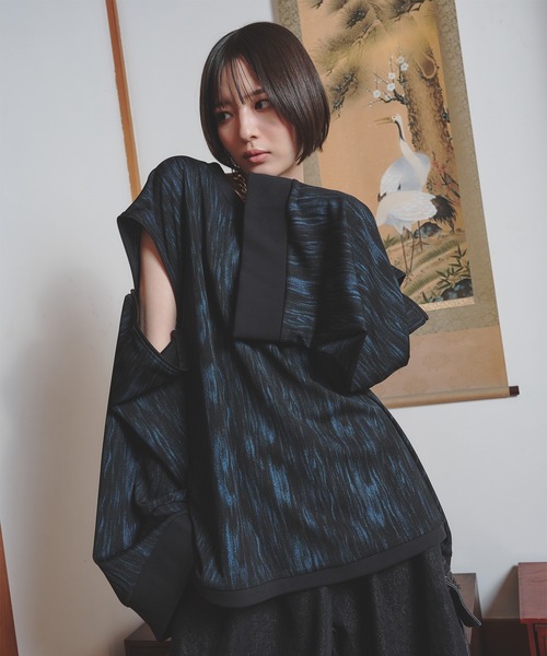 狐独(コドク)の「2wayフレアスリーブロンT(Tシャツ/カットソー・メンズ・ブラック/ダークブルー・LARGE/MEDIUM)」の2枚目の写真