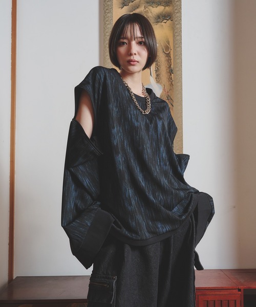 狐独(コドク)の「2wayフレアスリーブロンT(Tシャツ/カットソー・メンズ・ブラック/ダークブルー・LARGE/MEDIUM)」の15枚目の写真
