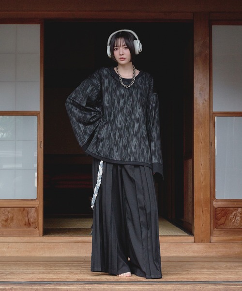 狐独(コドク)の「2wayフレアスリーブロンT(Tシャツ/カットソー・メンズ・ブラック/ダークブルー・LARGE/MEDIUM)」の12枚目の写真