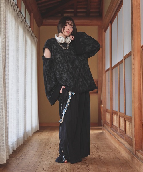 狐独(コドク)の「2wayフレアスリーブロンT(Tシャツ/カットソー・メンズ・ブラック/ダークブルー・LARGE/MEDIUM)」の4枚目の写真