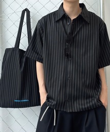 UNDERSTATEMENTs（アンダーステイトメント）の「【ユニセックス】2setトートバッグ付きショート丈ベーシックシャツ/ストライプ&チェック（シャツ/ブラウス）」