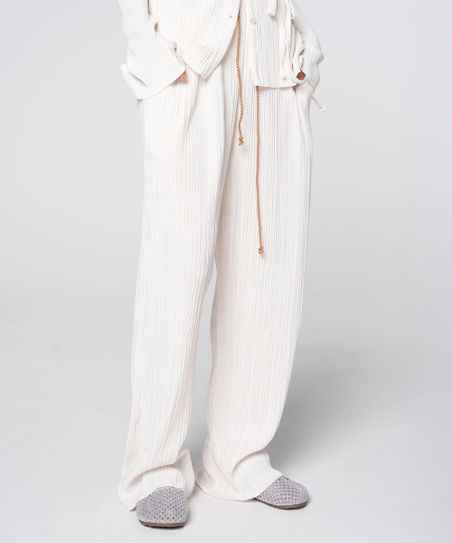 320SHOWROOM(320ショールーム)の「Contrast Drawstring Pleated Pants Ivory(その他パンツ・レディース・アイボリー・FREE)」の1枚目の写真