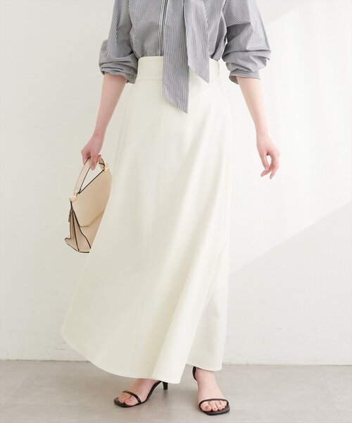 natural couture(ナチュラルクチュール)の「ドット釦デザイン2WAYスカート(スカート・レディース・チャコールグレー/アイボリー/ブラック/サックスブルー・FREE)」の8枚目の写真