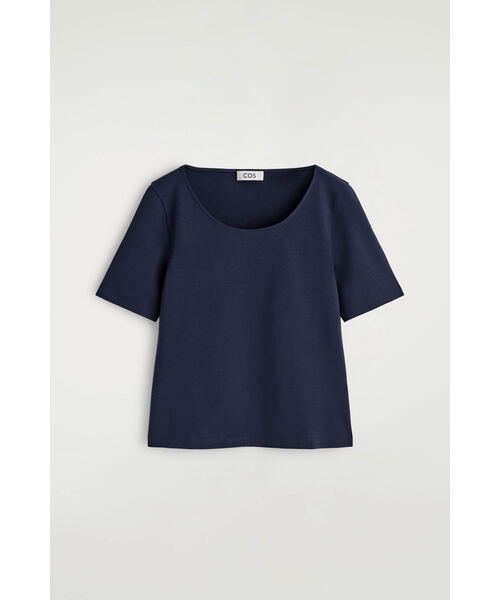 COS(コス)の「スリムスクープネックコットンTシャツ(Tシャツ/カットソー・レディース・アイボリー/ブラウン系その他/ネイビー・XL/L/M/S/XS)」の8枚目の写真
