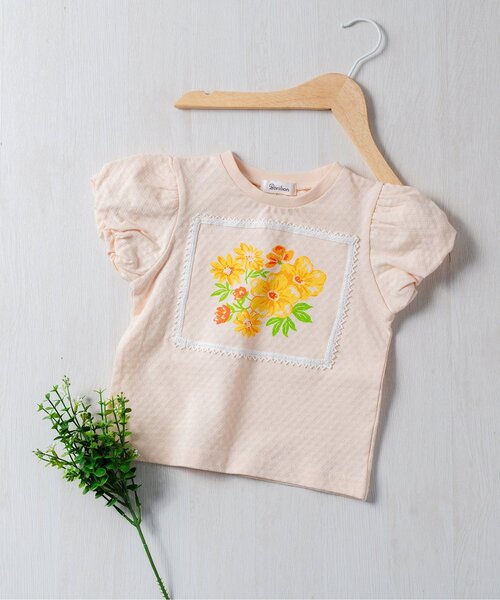 Boribon(ボリボン)の「スワン・フラワープリントモチーフTシャツ(Tシャツ/カットソー・キッズ・サーモンピンク/オフホワイト・80/90/100/110/120)」の2枚目の写真