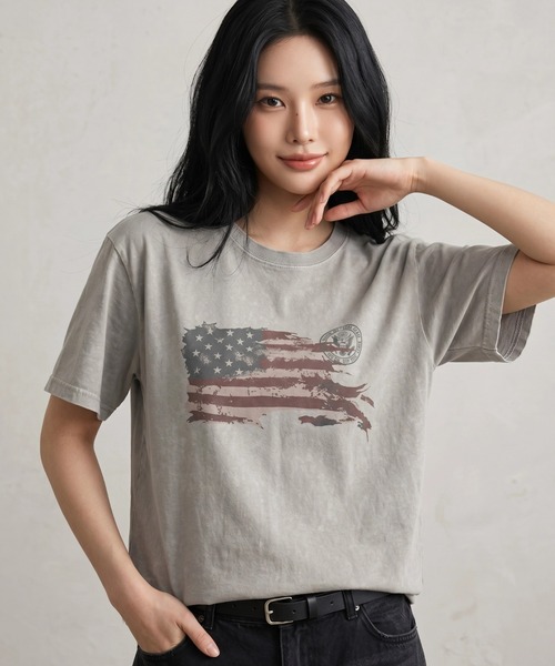 MAHAGRID（マハグリッド）の「『mahagrid/マハグリッド』WASHED FLAG TEE/ウォッシュド フラッグ Tシャツ（Tシャツ/カットソー・レディース・ベージュ/ブラック・M）」の2枚目の写真