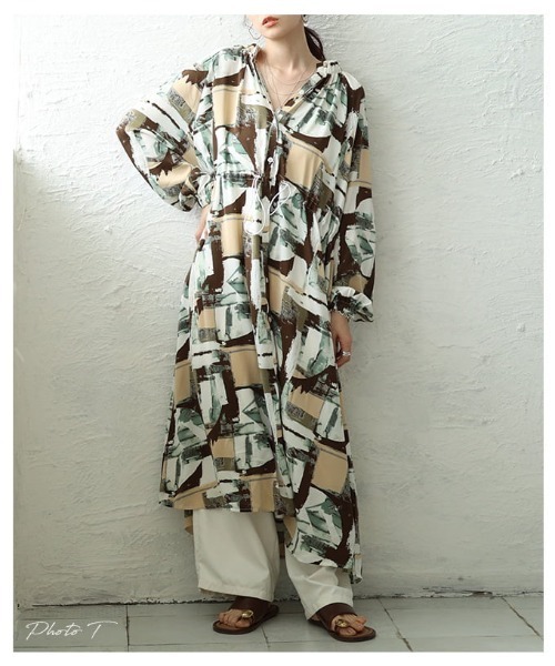 Sawa a la mode(サワアラモード)の「ニュアンス柄ロングシャツワンピース(ワンピース・レディース・グリーン・FREE)」の2枚目の写真