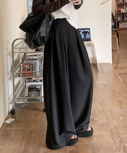 mielu(ミエル)の「ワイドタックパンツ(その他パンツ・レディース・ブラウン/グレー/ブラック・MEDIUM/LARGE)」の4枚目の写真