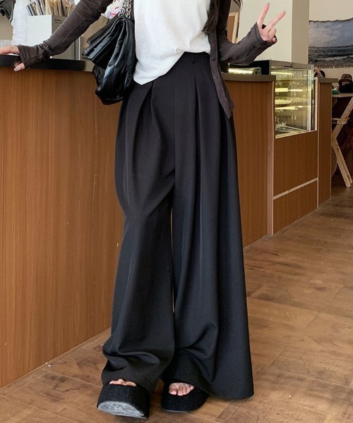 mielu(ミエル)の「ワイドタックパンツ(その他パンツ・レディース・ブラウン/グレー/ブラック・MEDIUM/LARGE)」の5枚目の写真