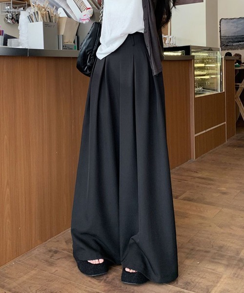mielu(ミエル)の「ワイドタックパンツ(その他パンツ・レディース・ブラウン/グレー/ブラック・MEDIUM/LARGE)」の6枚目の写真