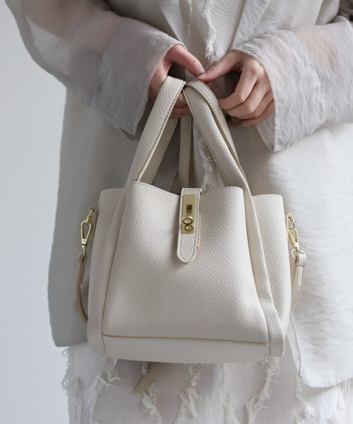 ap retro(アプレトロ)の「2WAYレザーライクショルダーBag / ミニポーチ付き(ショルダーバッグ・レディース・ブラウン/グレー/オフホワイト/ブラック・FREE)」の14枚目の写真