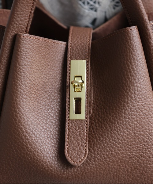 ap retro(アプレトロ)の「2WAYレザーライクショルダーBag / ミニポーチ付き(ショルダーバッグ・レディース・ブラウン/グレー/オフホワイト/ブラック・FREE)」の11枚目の写真