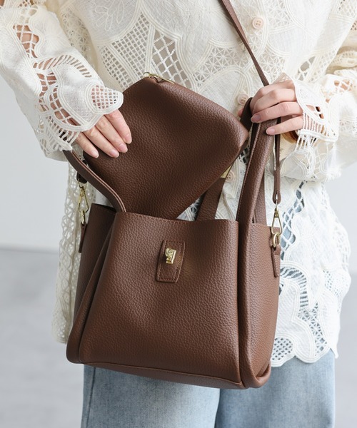 ap retro(アプレトロ)の「2WAYレザーライクショルダーBag / ミニポーチ付き(ショルダーバッグ・レディース・ブラウン/グレー/オフホワイト/ブラック・FREE)」の13枚目の写真