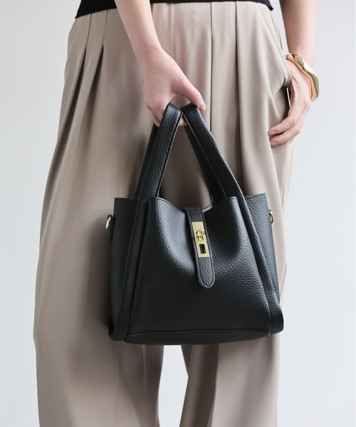 ap retro(アプレトロ)の「2WAYレザーライクショルダーBag / ミニポーチ付き(ショルダーバッグ・レディース・ブラウン/グレー/オフホワイト/ブラック・FREE)」の18枚目の写真