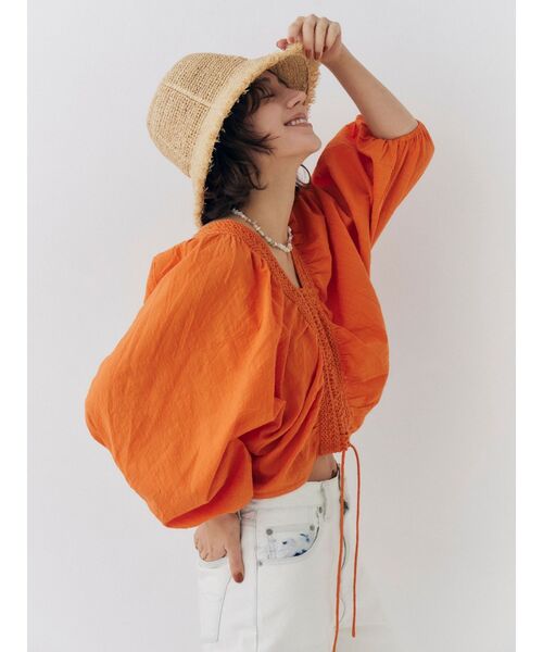Ungrid(アングリッド)の「スリーブボリュームブラウス(シャツ/ブラウス・レディース・オレンジ/ブラック/オフホワイト・FREE)」の4枚目の写真