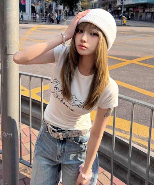 VIBGYOR(ヴィブジョー)の「【EIZZ/アイズ】ラインストーンロゴ タイト スリムフィット ショートスリーブ Tシャツ(Tシャツ/カットソー・レディース・ホワイト/ブラック・FREE)」の6枚目の写真