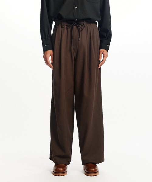 markaware(マーカウェア)の「TRIPLE PLEATED EASY TROUSERS(スラックス・メンズ・ブラック/チャコールグレー・1/2)」の4枚目の写真