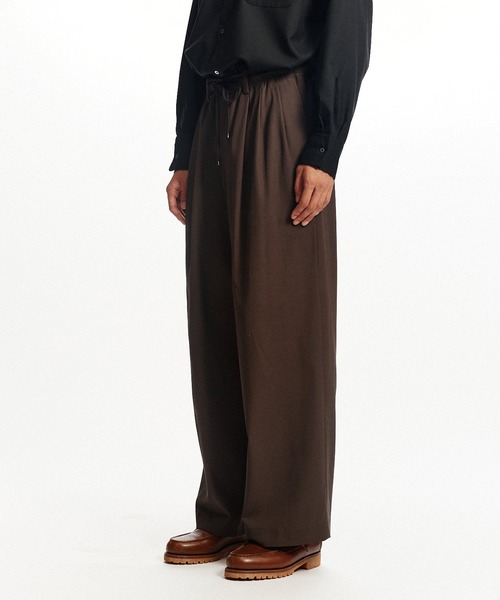markaware(マーカウェア)の「TRIPLE PLEATED EASY TROUSERS(スラックス・メンズ・ブラック/チャコールグレー・1/2)」の5枚目の写真