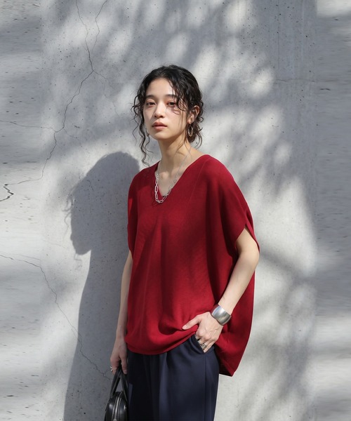 antiqua(アンティカ)の「Vネック 半袖 ドルマンニット(ニット/セーター・レディース・ベージュ系その他/レッド/チャコールグレー/ブラック・ONESIZE)」の13枚目の写真