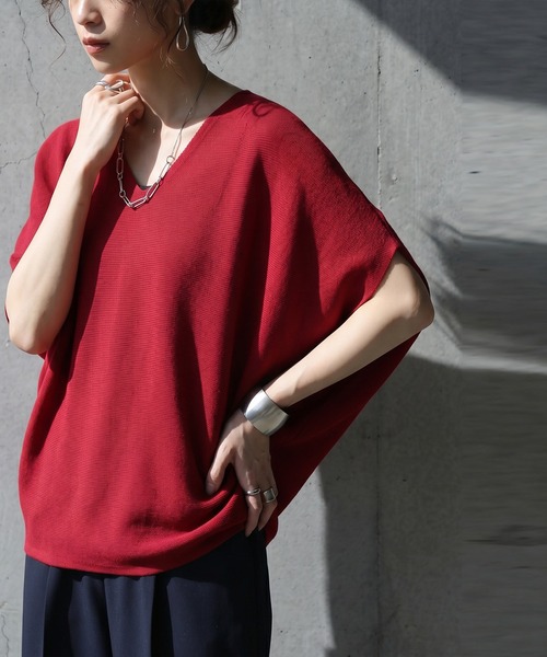 antiqua(アンティカ)の「Vネック 半袖 ドルマンニット(ニット/セーター・レディース・ベージュ系その他/レッド/チャコールグレー/ブラック・ONESIZE)」の14枚目の写真