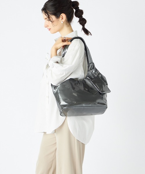 LA BAGAGERIE（ラバガジェリー）の「ポーチ付きエナメルトート Mサイズ（トートバッグ・レディース・シルバー系その他/ブラック/グレイッシュベージュ/アイボリー・FREE）」の4枚目の写真