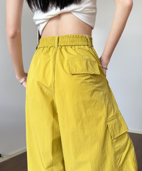 ONEP STAR(ワンピスター)の「裾ドロスト風ワイドカーゴパンツ(カーゴパンツ・レディース・ホワイト/ネイビー/イエロー/ブラック・SMALL/MEDIUM/LARGE/X-LARGE)」の7枚目の写真