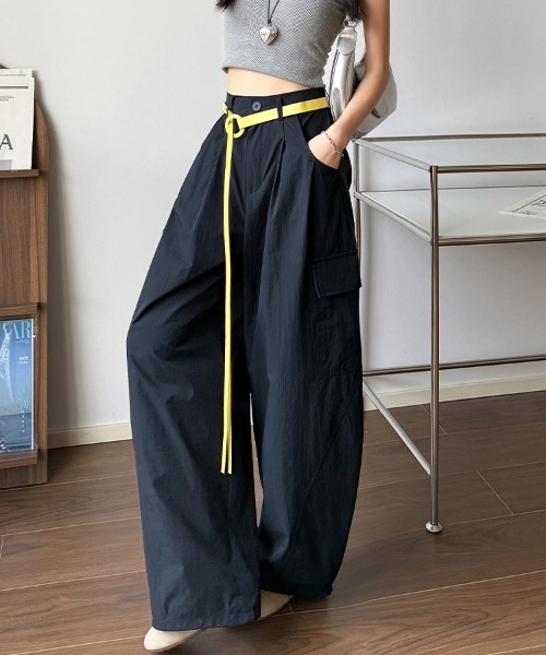 ONEP STAR(ワンピスター)の「裾ドロスト風ワイドカーゴパンツ(カーゴパンツ・レディース・ホワイト/ネイビー/イエロー/ブラック・SMALL/MEDIUM/LARGE/X-LARGE)」の11枚目の写真