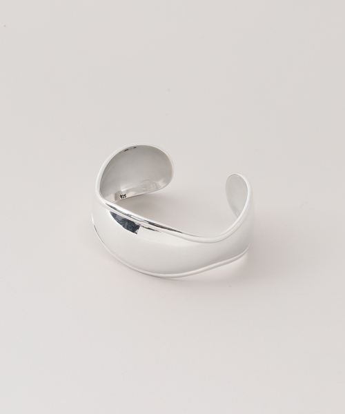lavera(ラヴェーラ)の「Laver ラバー CURVE CUFF CR05(ブレスレット・レディース・シルバー・FREE)」の4枚目の写真