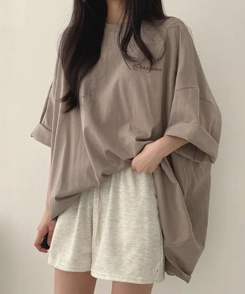 Lips(リップス)の「ゆるっとシルエットでこなれ感♪大人カジュアルに決まるビッグTシャツ(Tシャツ/カットソー・レディース・ダークグレー/カーキ/ブラック・FREE)」の19枚目の写真