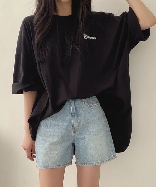 Lips(リップス)の「ゆるっとシルエットでこなれ感♪大人カジュアルに決まるビッグTシャツ(Tシャツ/カットソー・レディース・ダークグレー/カーキ/ブラック・FREE)」の4枚目の写真