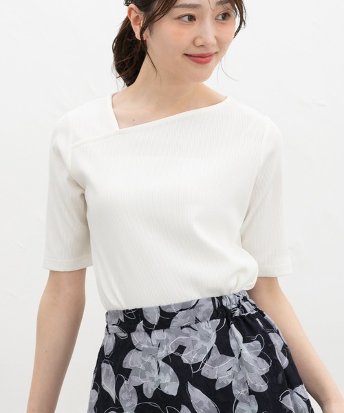 Honeys(ハニーズ)の「【ハニさら・接触冷感・UVカット】アシメネックトップス(Tシャツ/カットソー・レディース・ブラウン/ダークブルー/ブラック/アイボリー・S/M/LL/L)」の2枚目の写真