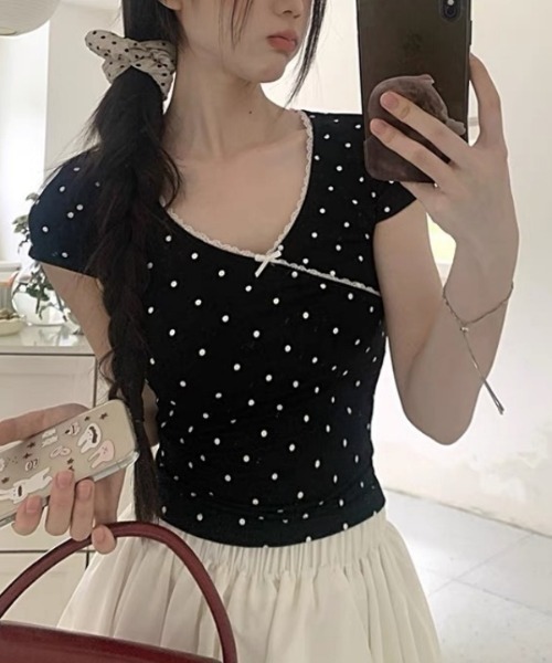 Ritzy(リッツィー)の「ドット柄 フロントリボン タイトシルエット トップス(Tシャツ/カットソー・レディース・ブラック・L/M)」の1枚目の写真