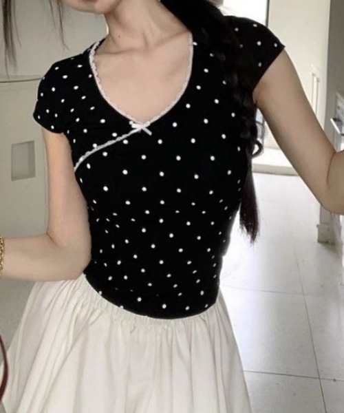 Ritzy(リッツィー)の「ドット柄 フロントリボン タイトシルエット トップス(Tシャツ/カットソー・レディース・ブラック・L/M)」の3枚目の写真