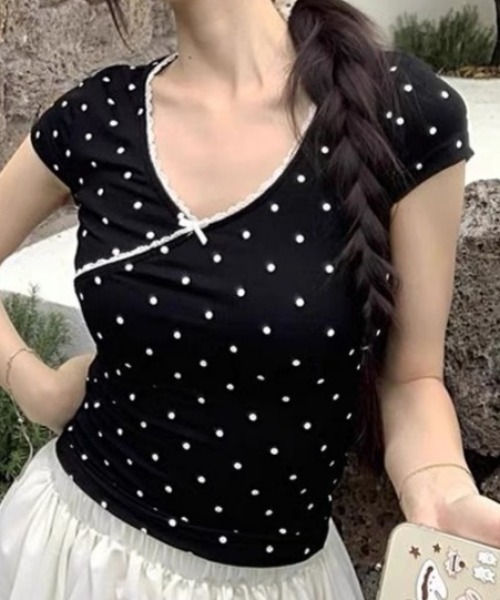 Ritzy(リッツィー)の「ドット柄 フロントリボン タイトシルエット トップス(Tシャツ/カットソー・レディース・ブラック・L/M)」の2枚目の写真
