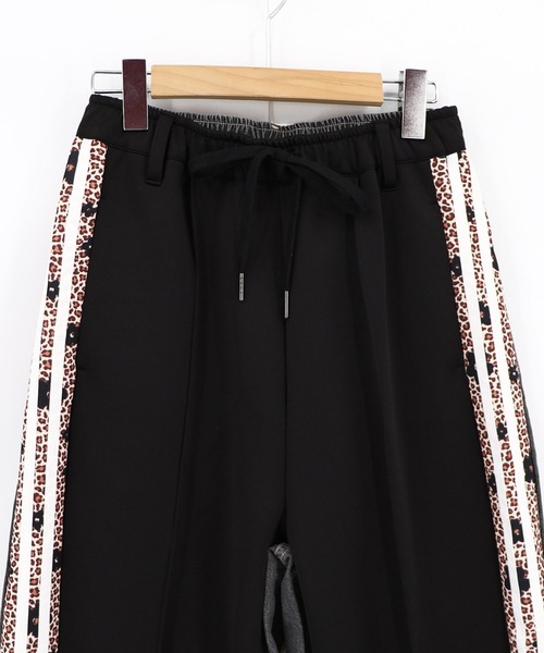 ScoLar(スカラー)の「162646:サイドライン入り ジャージ×デニムパンツ(デニムパンツ・レディース・ベージュ/ブラック・M)」の17枚目の写真