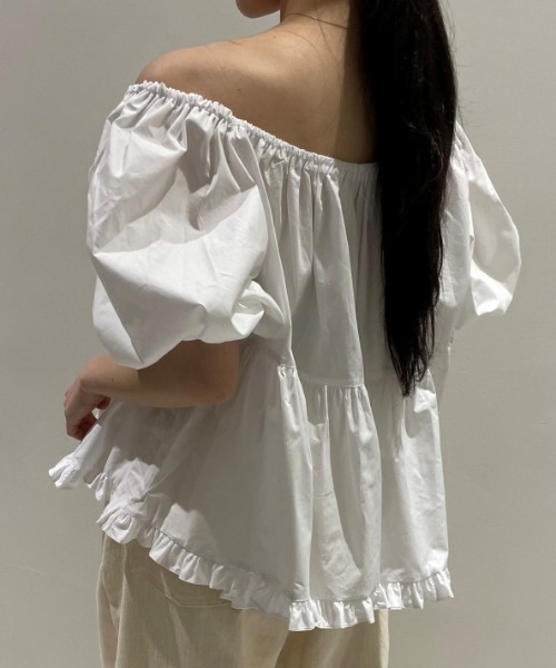 AMAJI（アマジ）の「パフスリーブ シャーリング フリルブラウス（シャツ/ブラウス・レディース・ホワイト/グリーン/ブラック・FREE）」の5枚目の写真