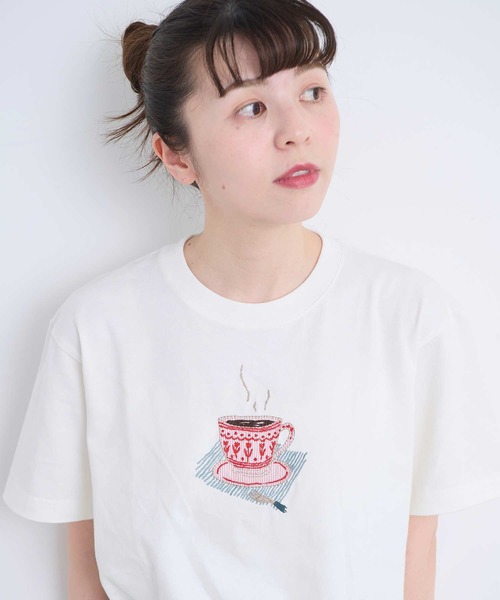 l'atelier du savon(アトリエドサボン)の「アップリケ刺繍 ティーカップTシャツ(Tシャツ/カットソー・レディース・オートミール/ネイビー/ホワイト・FREE)」の2枚目の写真