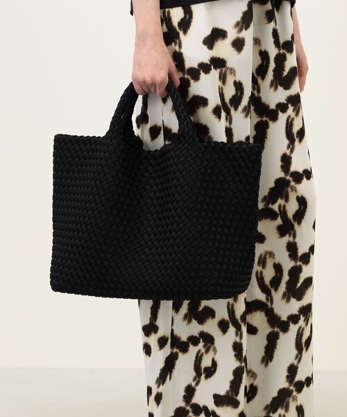 NAGHEDI(ナゲディ)の「NAGHEDI St Barths Medium Tote(トートバッグ・レディース・ライトベージュ/ダークブラウン/ブラック・FREE)」の11枚目の写真