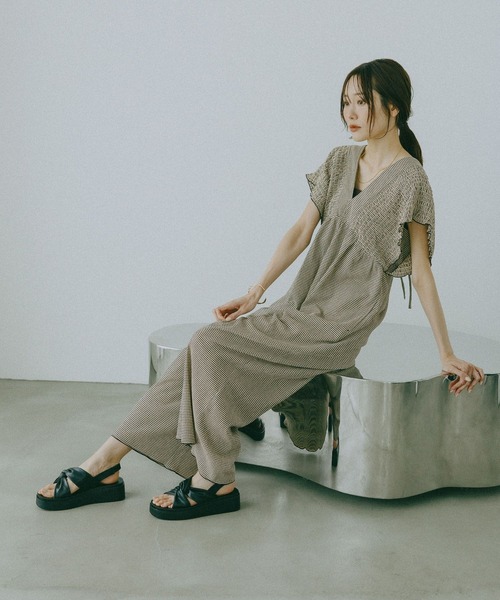 GLOBAL WORK(グローバルワーク)の「らくっション厚底クロスサンダル/684850(サンダル・レディース・オフホワイト/ダークブラウン/ブラック・MEDIUM/LARGE)」の5枚目の写真
