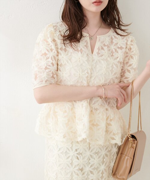 お花刺繍ペプラムブラウス（シャツ/ブラウス）｜natural couture