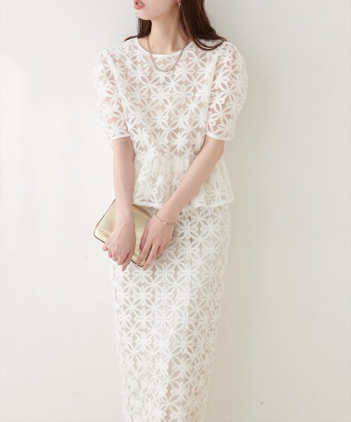 natural couture（ナチュラルクチュール）の「お花刺繍ペプラムブラウス（シャツ/ブラウス・レディース・オフホワイト/アイボリー/ブラック・FREE）」の6枚目の写真