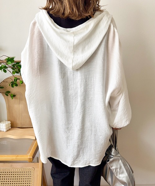 SUNFLOWER EIGHT（サンフラワーエイト）の「mayoさんコラボ！フード付きシアーシャツ（シャツ/ブラウス・レディース・グレイッシュベージュ/イエロー/ホワイト/ブラウン・FREE）」の22枚目の写真