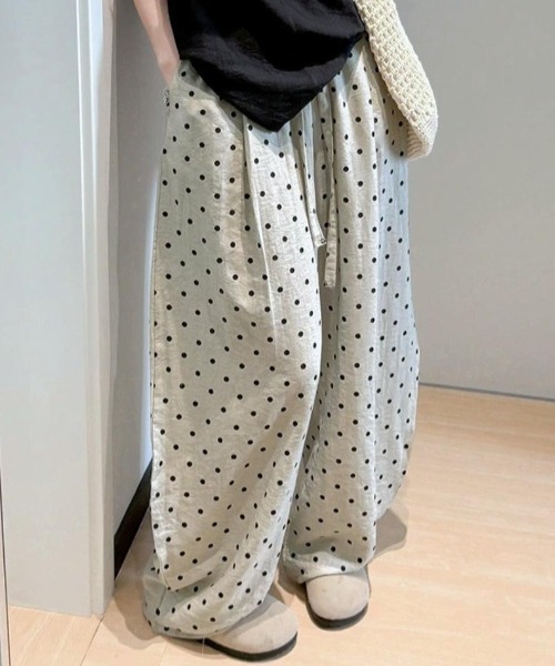 maison de LATIR(メゾンドラティール)の「さらりと纏う、抜け感ナチュラル。リネンドットパンツ(その他パンツ・レディース・ホワイト/ブラック/ベージュ・FREE)」の1枚目の写真