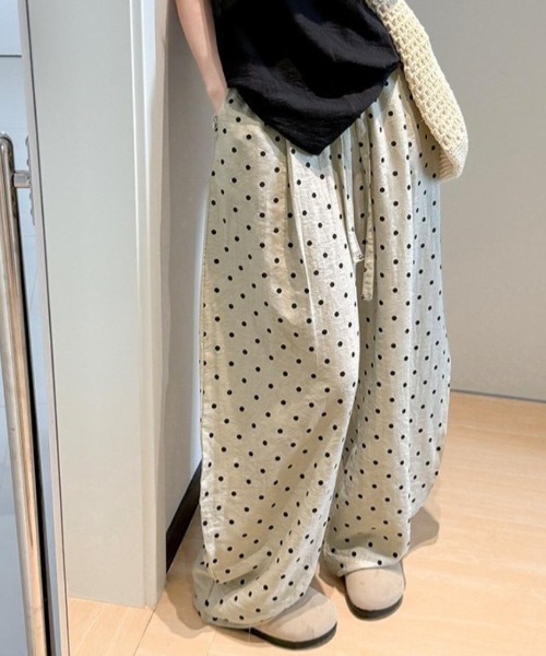 maison de LATIR(メゾンドラティール)の「さらりと纏う、抜け感ナチュラル。リネンドットパンツ(その他パンツ・レディース・ホワイト/ブラック/ベージュ・FREE)」の13枚目の写真