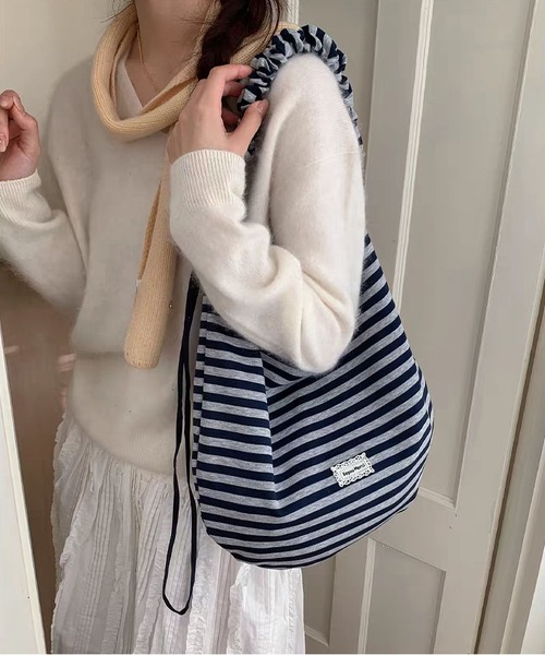 LA VORAGINE(ラ ヴォラジネ)の「ボーダー&スター ドロストショルダーバッグ A4対応大容量(ショルダーバッグ・レディース・GRAY/Navy/Black・FREE)」の14枚目の写真